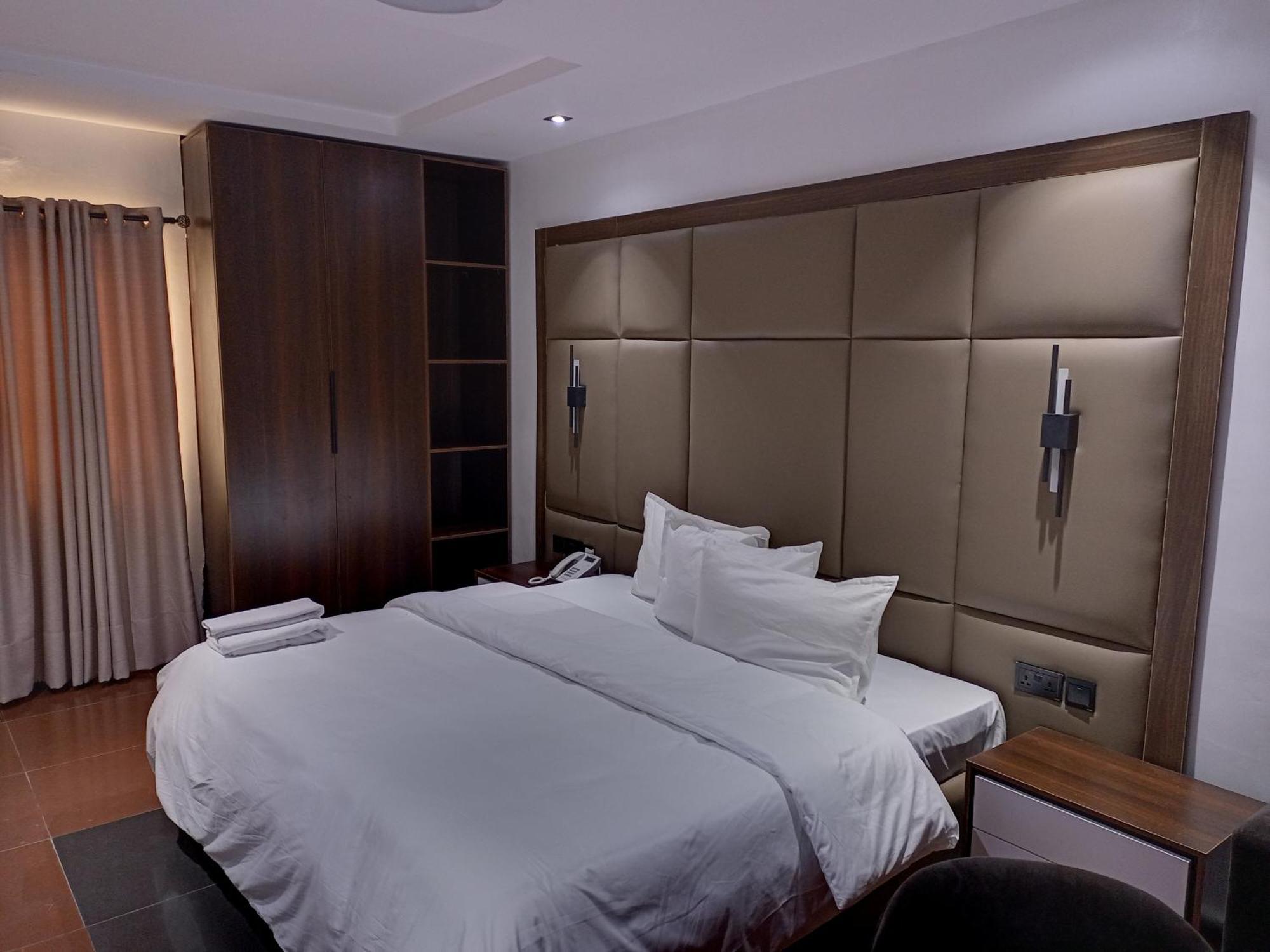 Hotel 35 Embassy لاغوس المظهر الخارجي الصورة
